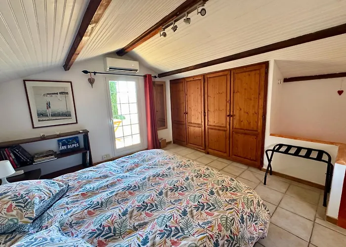 D'hotes Duplex Le Petit Mas Nicois De La Rose Bed and Breakfast